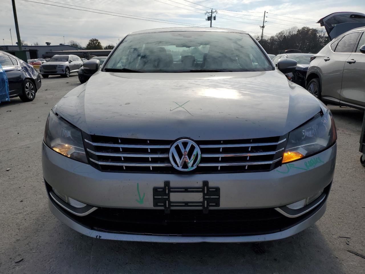 2013 VOLKSWAGEN PASSAT SEL - Image 5