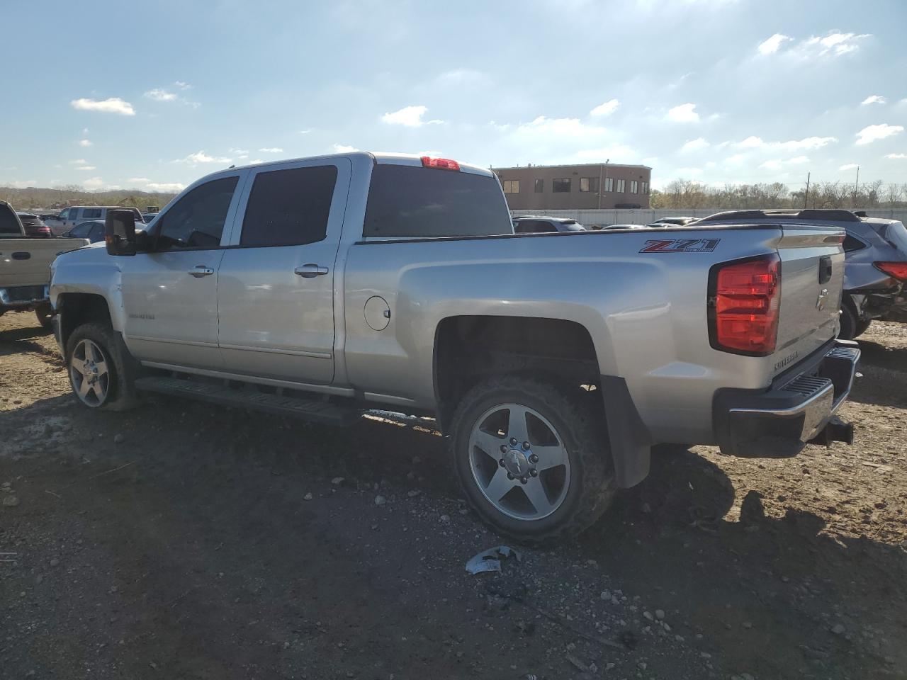 2016 CHEVROLET SILVERADO - Image 2