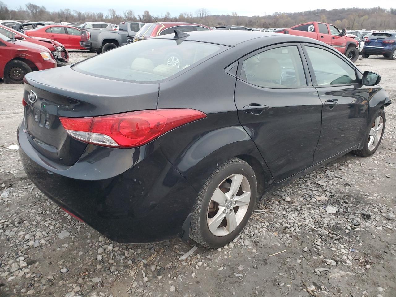 2013 HYUNDAI ELANTRA GL - Image 3