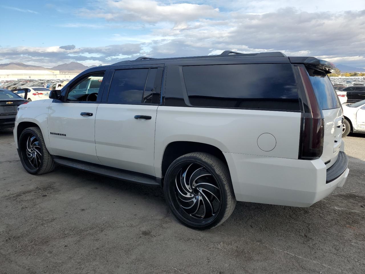 2016 CHEVROLET SUBURBAN C - Image 2