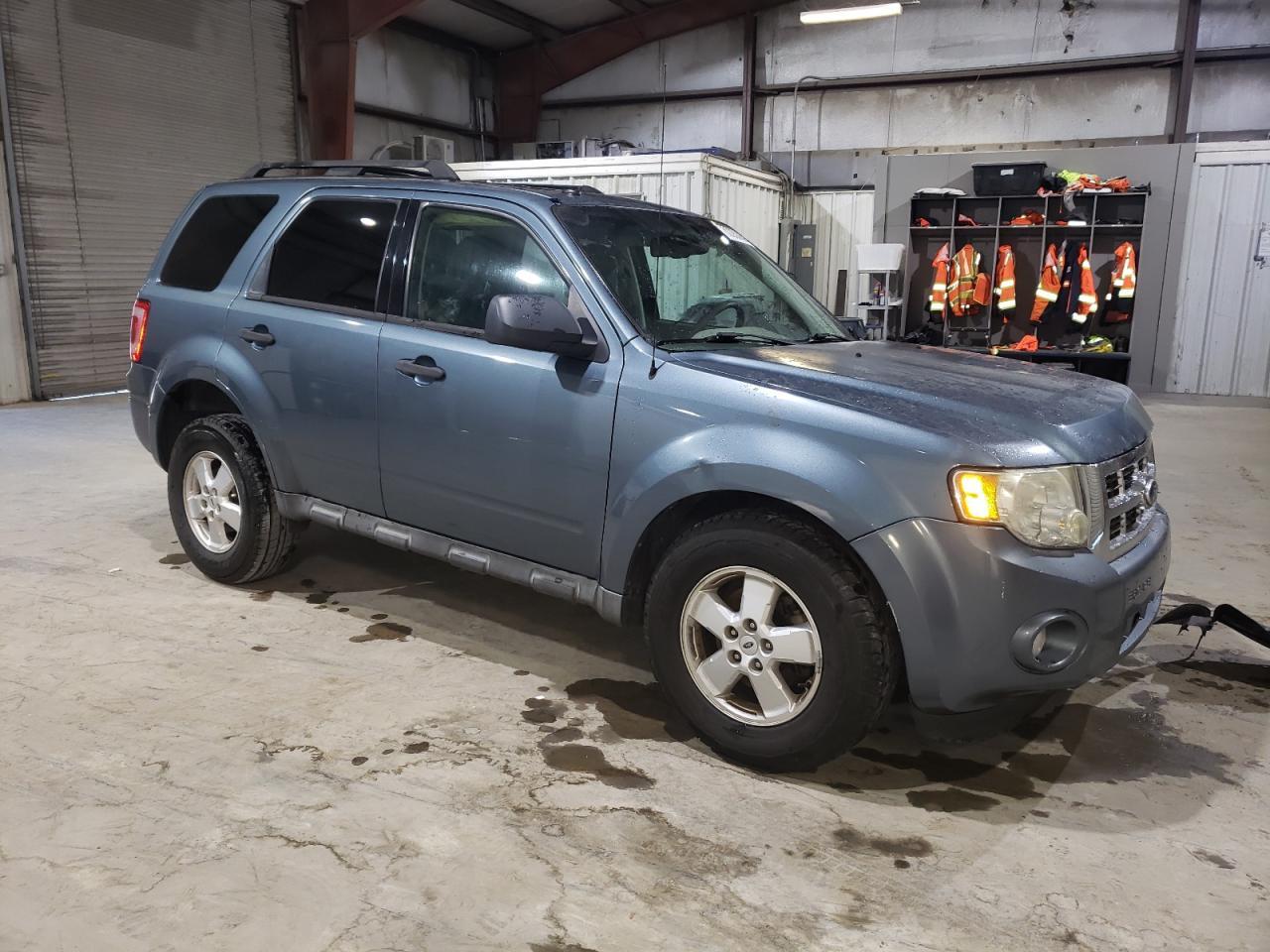 2010 FORD ESCAPE XLT - Image 4