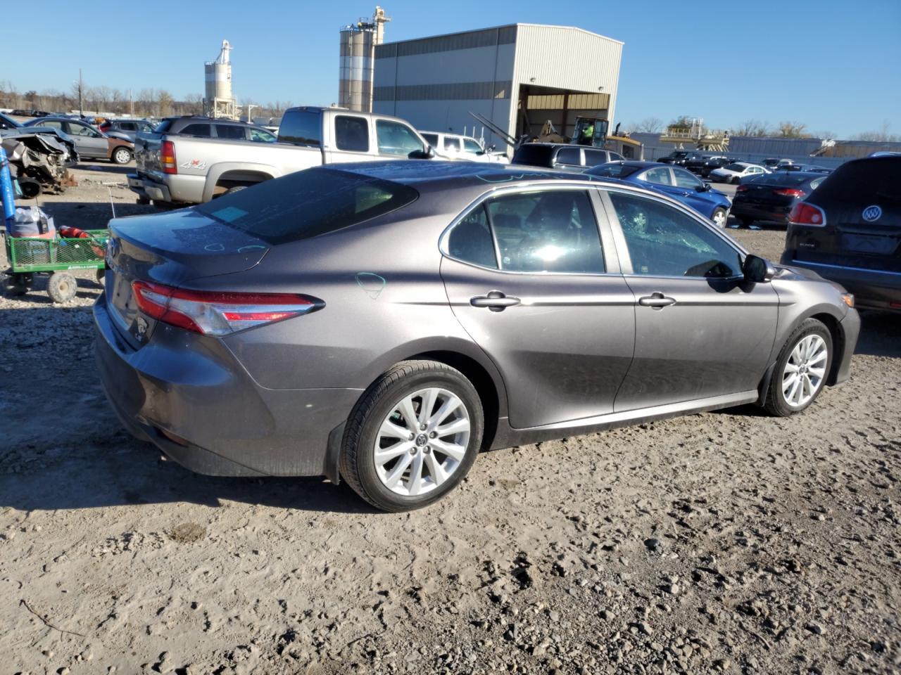 2018 TOYOTA CAMRY L - Фото 3