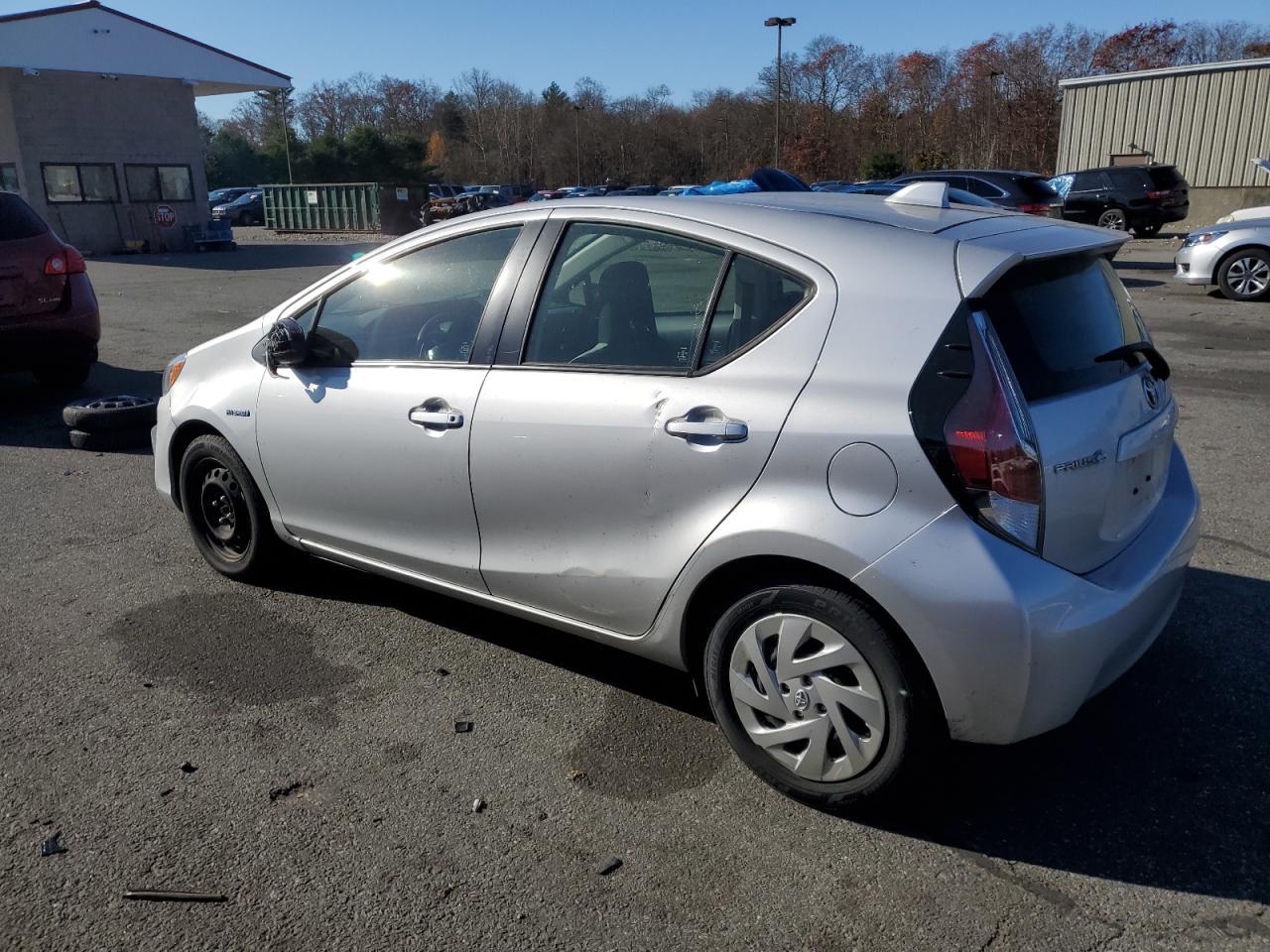 2016 TOYOTA PRIUS C - Фото 2