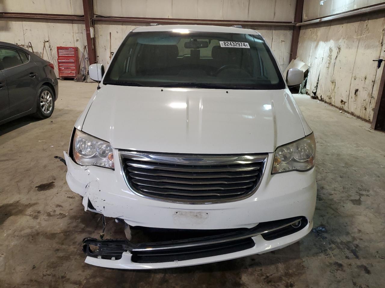 2014 CHRYSLER TOWN & COU - Image 5