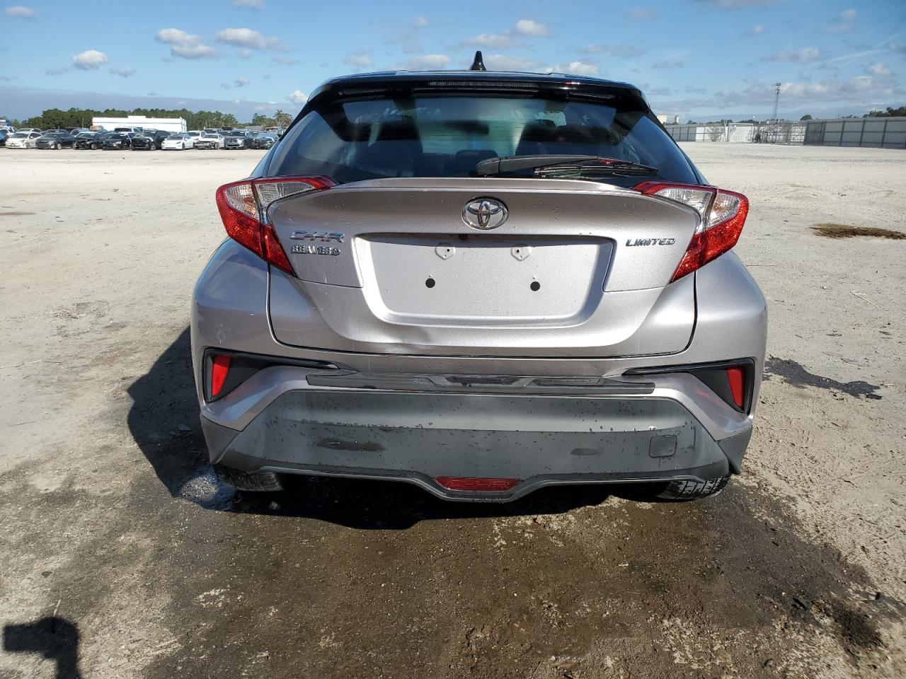 2019 TOYOTA C-HR XLE - Image 6
