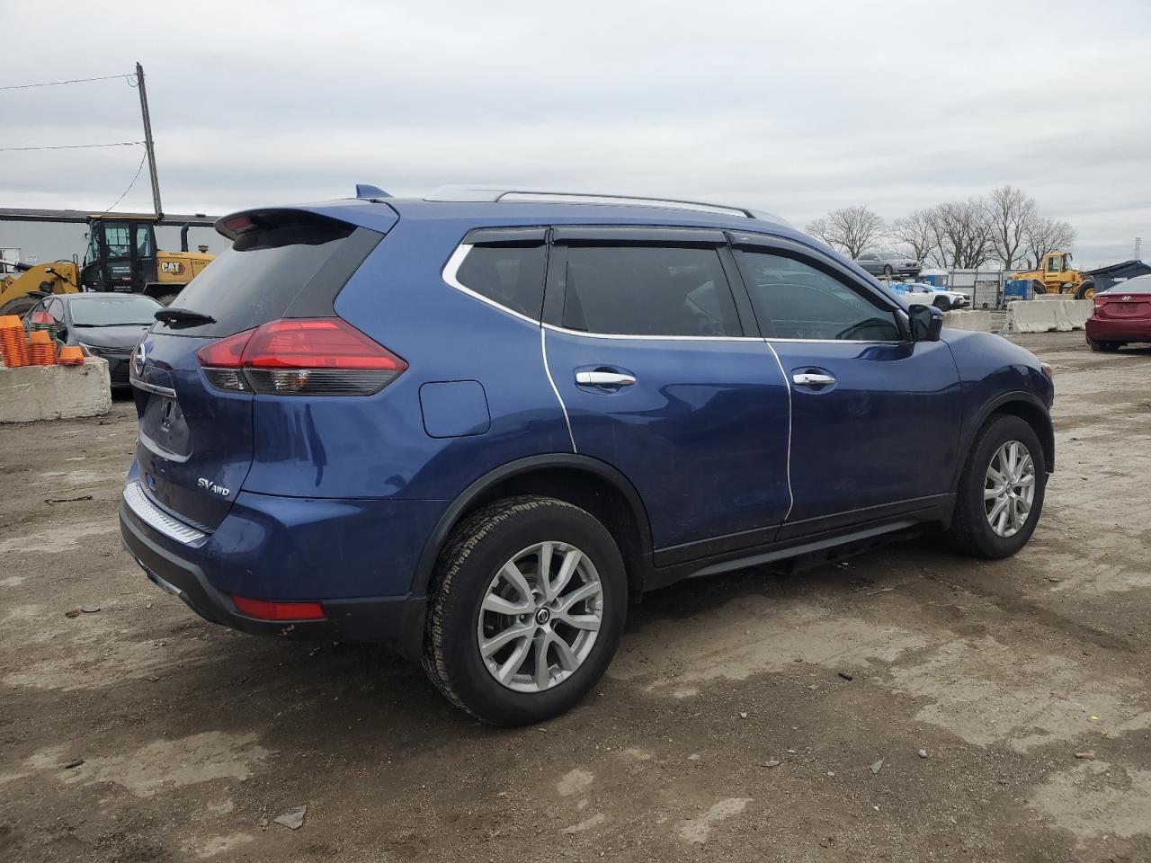 2017 NISSAN ROGUE SV - Image 3