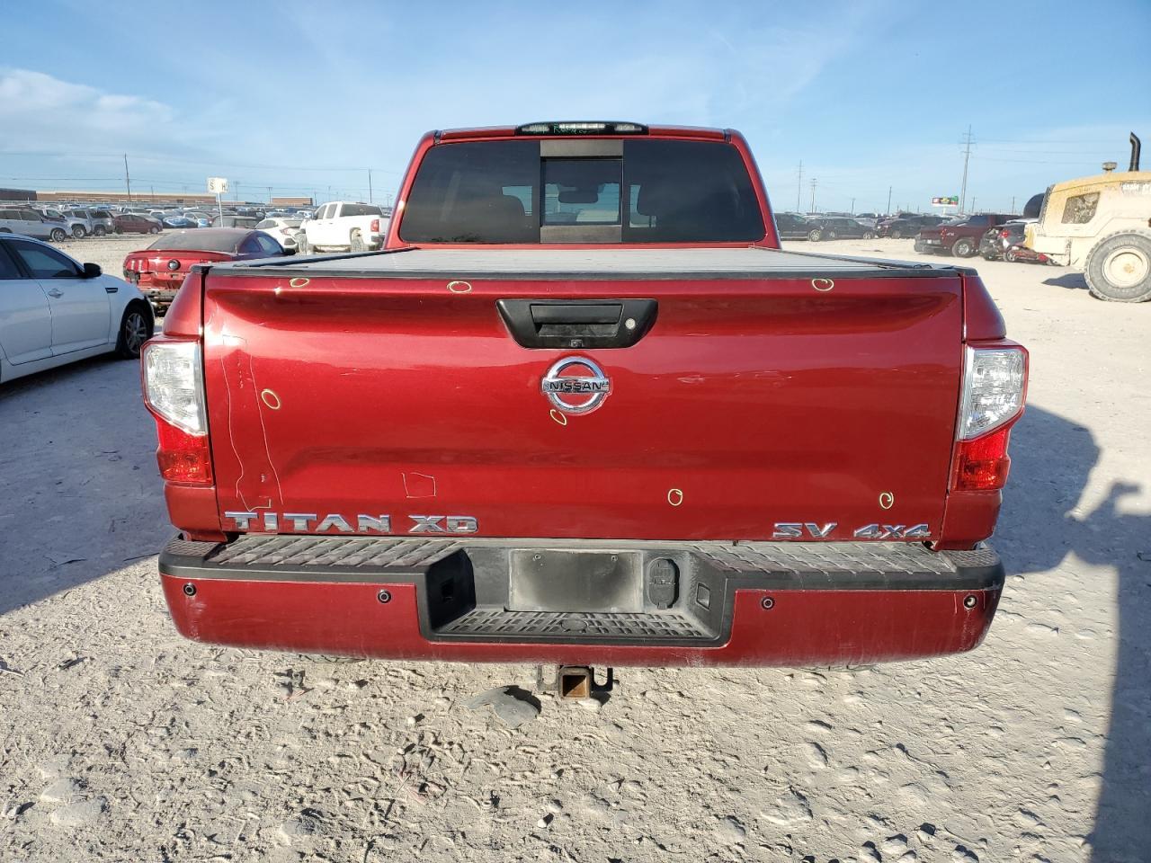2017 NISSAN TITAN XD S - Фото 6