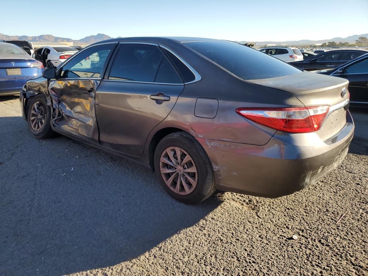 2015 TOYOTA CAMRY LE - Фото 2