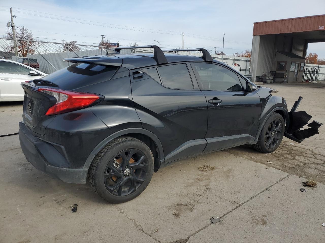 2021 TOYOTA C-HR XLE - Фото 3