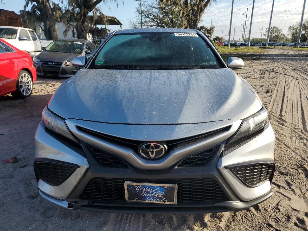 2021 TOYOTA CAMRY SE - Фото 5