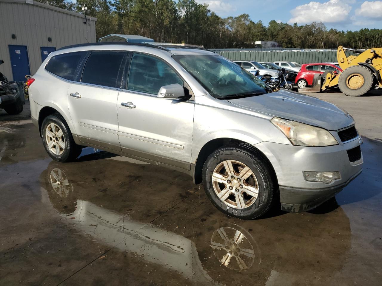2011 CHEVROLET TRAVERSE L - Image 4