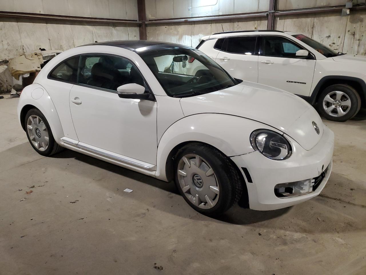 2012 VOLKSWAGEN BEETLE - Фото 4
