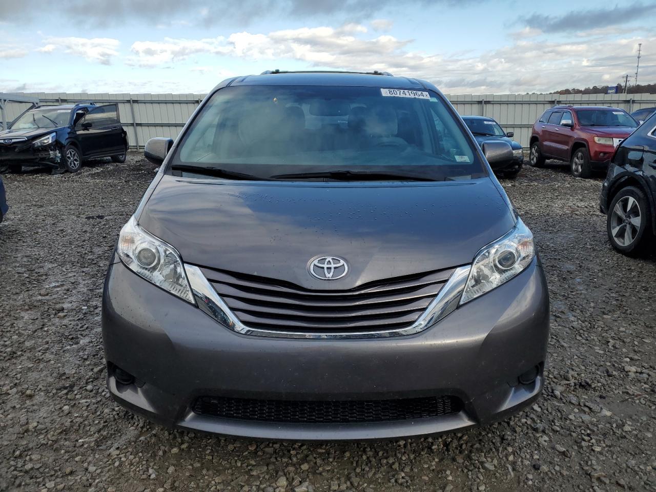 2015 TOYOTA SIENNA LE - Фото 5