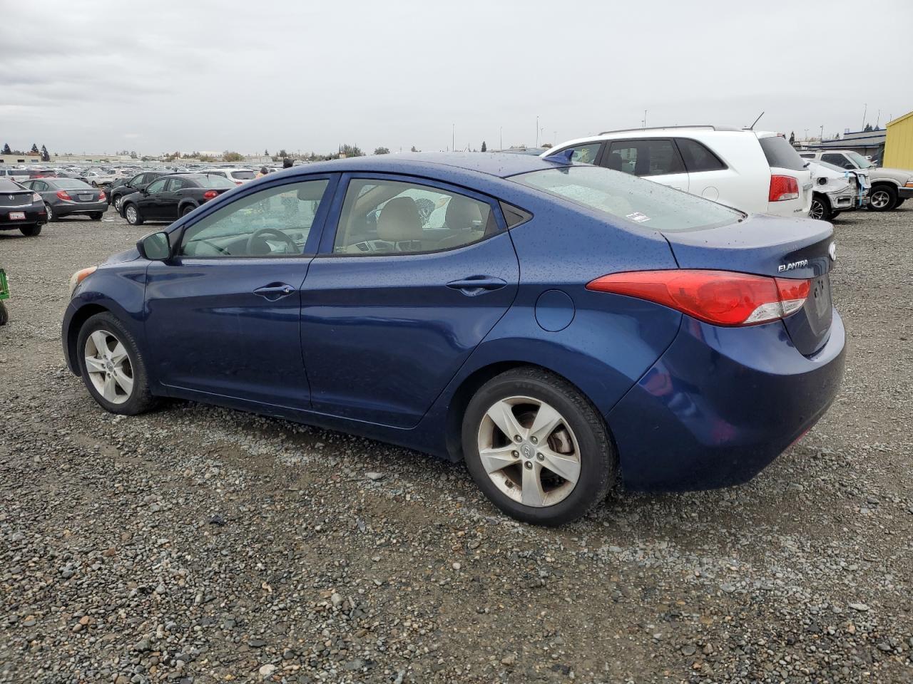 2013 HYUNDAI ELANTRA GL - Image 2