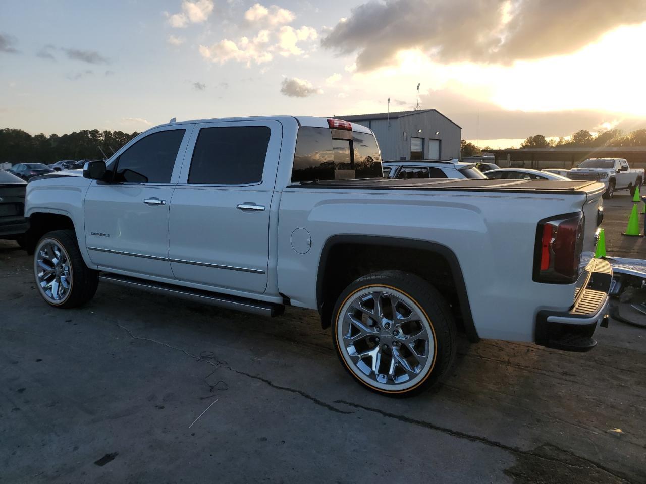 2017 GMC SIERRA K15 - Image 2