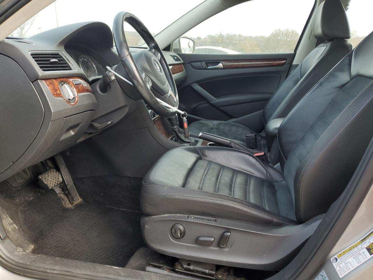 2013 VOLKSWAGEN PASSAT SEL - Image 7