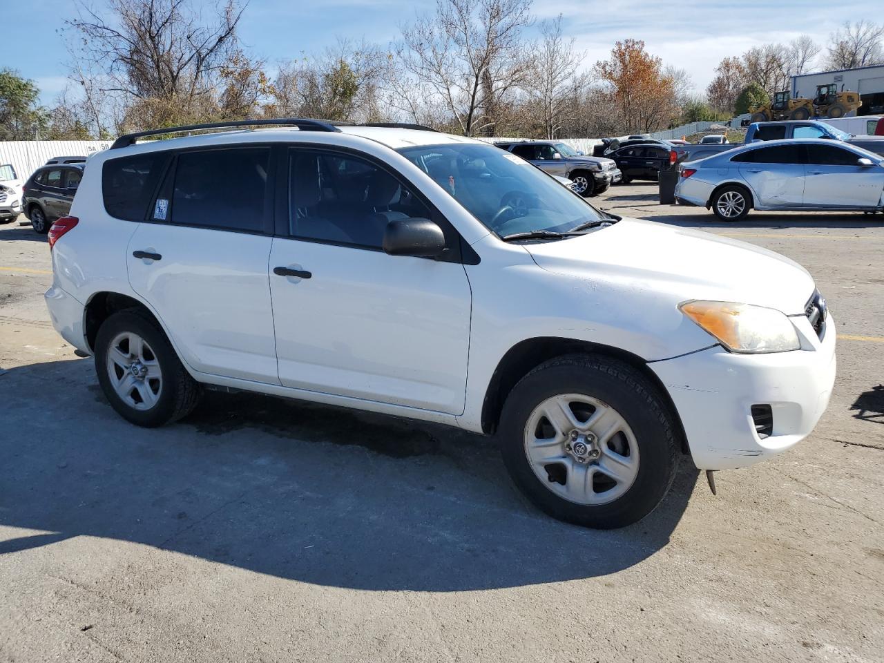 2011 TOYOTA RAV4 - Image 4