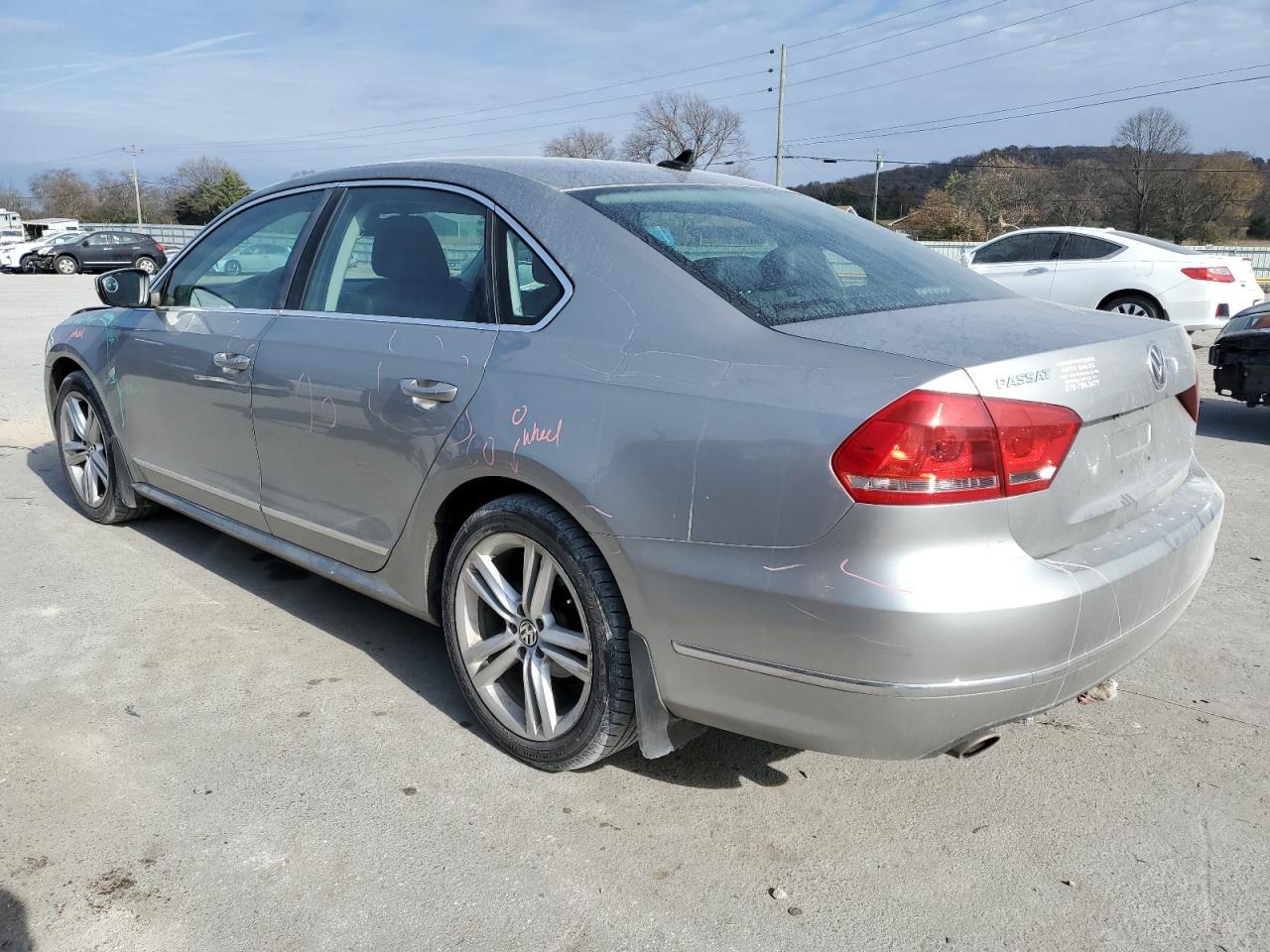 2013 VOLKSWAGEN PASSAT SEL - Image 2