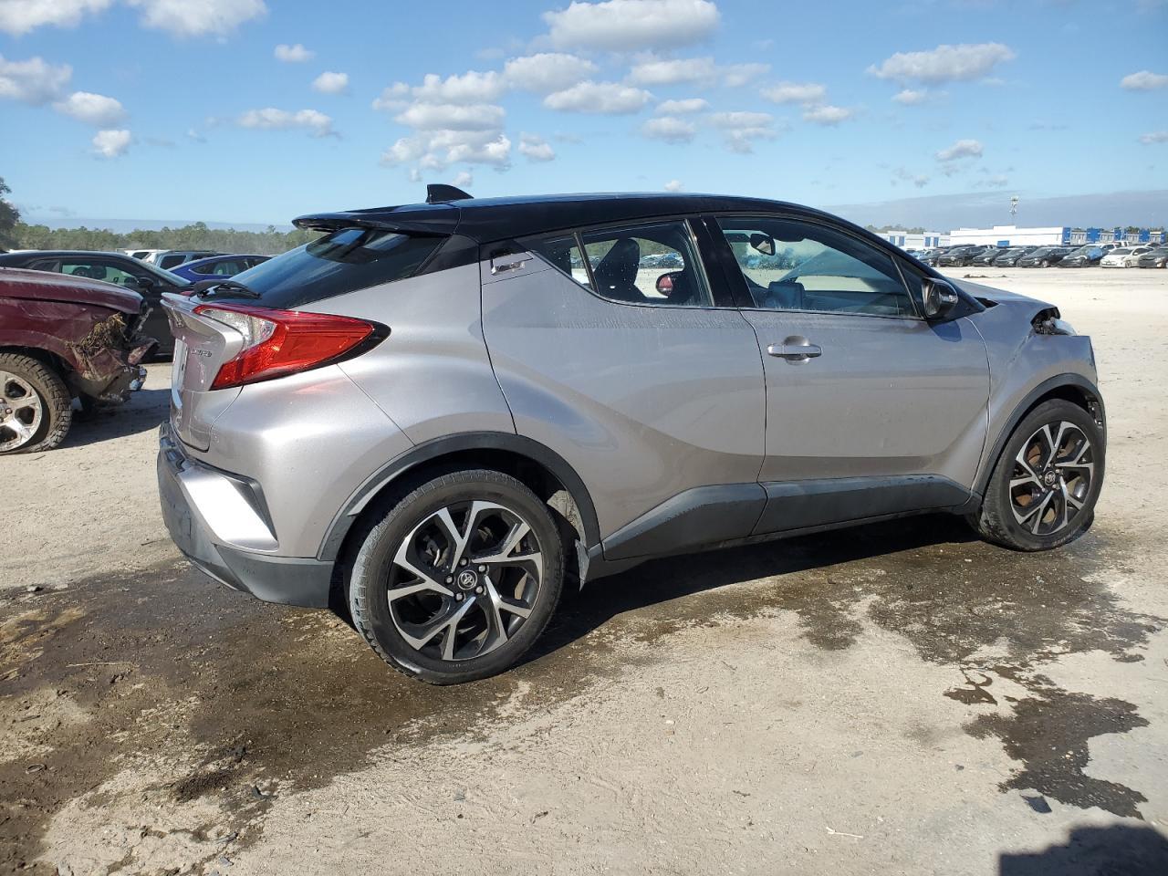 2019 TOYOTA C-HR XLE - Image 3
