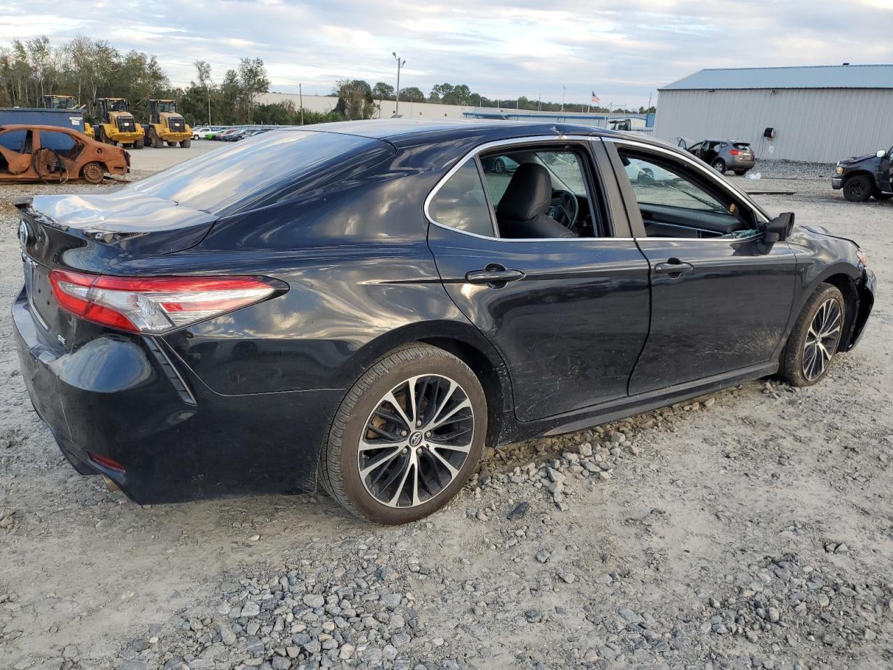 2018 TOYOTA CAMRY L - Фото 3
