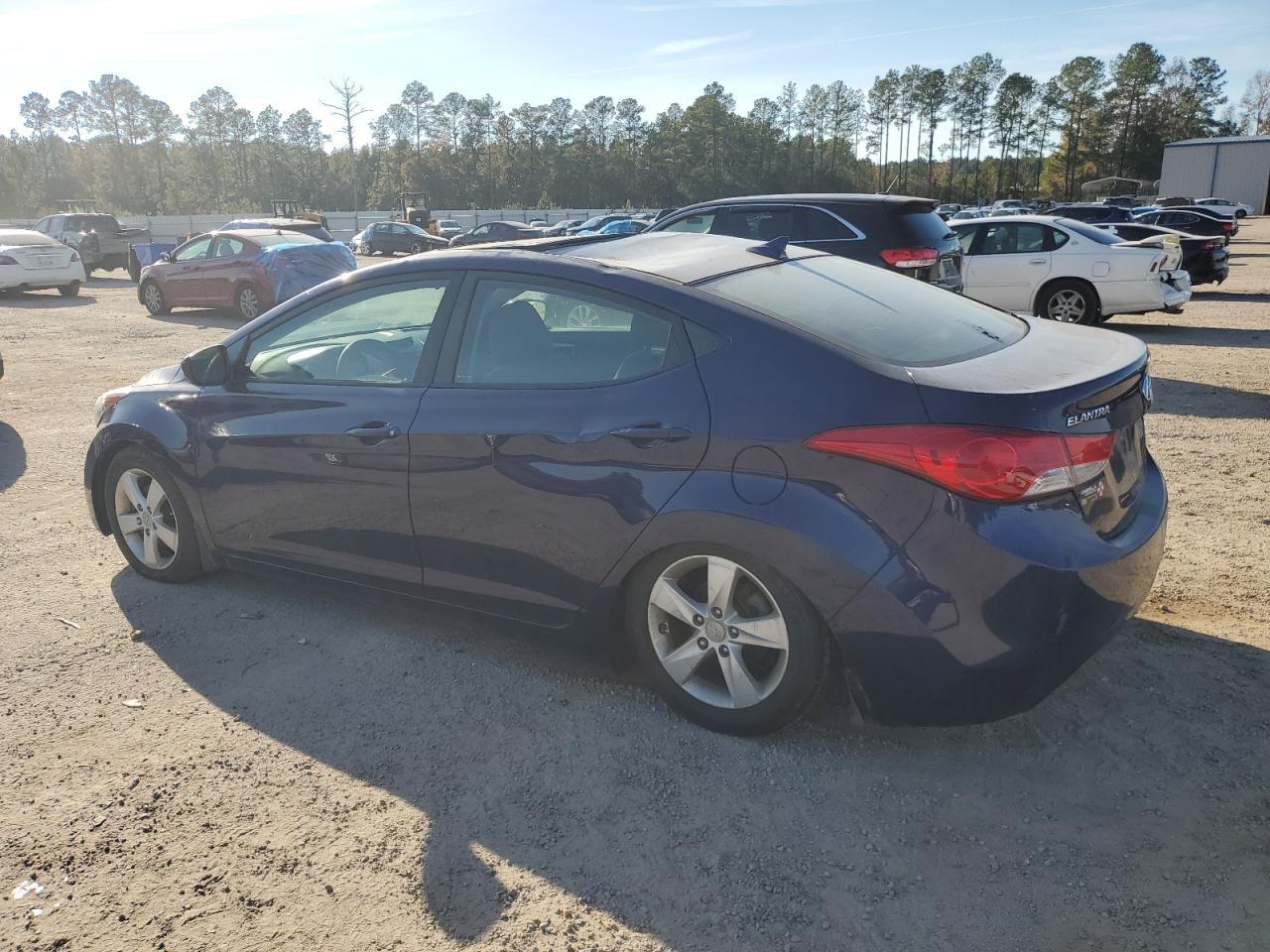 2013 HYUNDAI ELANTRA GL - Image 2