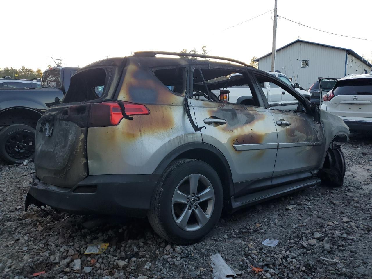 2015 TOYOTA RAV4 XLE - Image 3