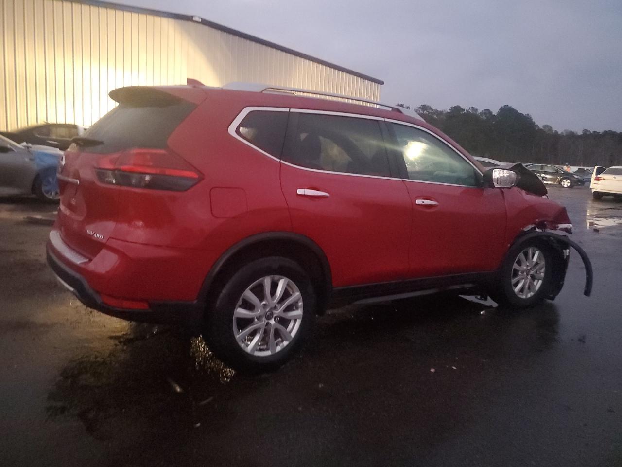 2017 NISSAN ROGUE SV - Фото 3