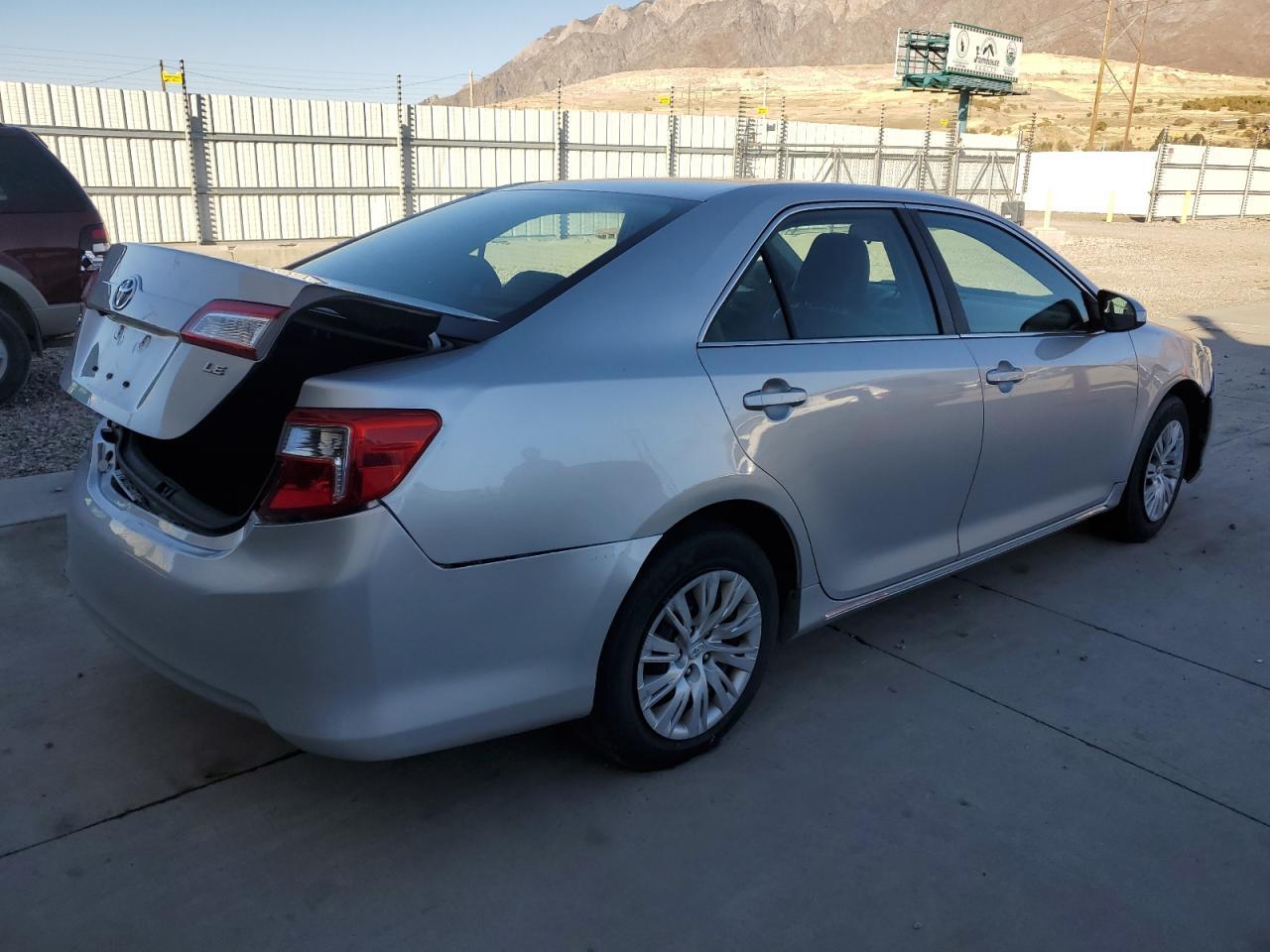 2014 TOYOTA CAMRY L - Фото 3