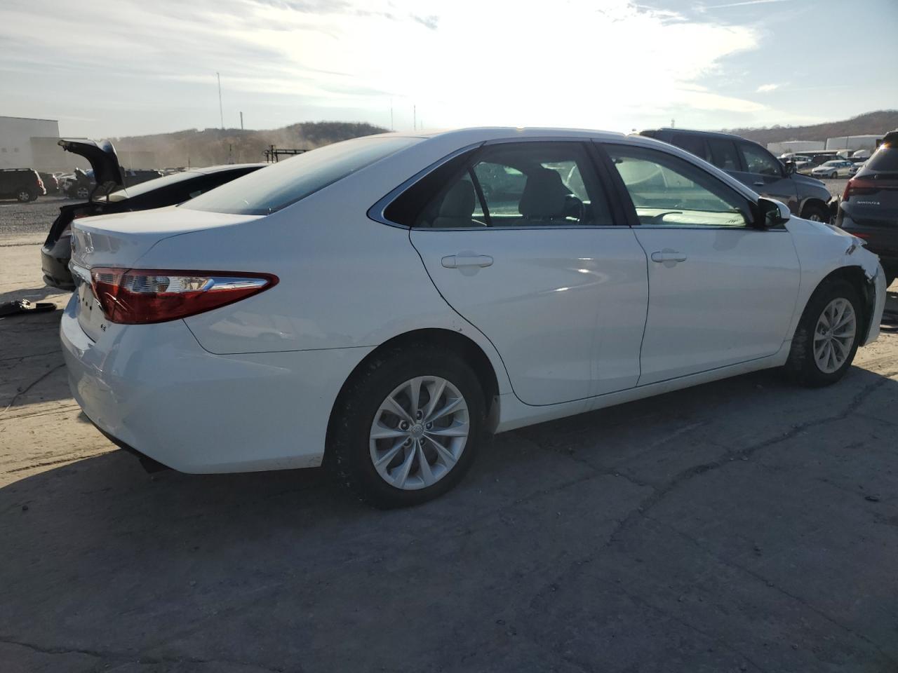 2015 TOYOTA CAMRY LE - Фото 3