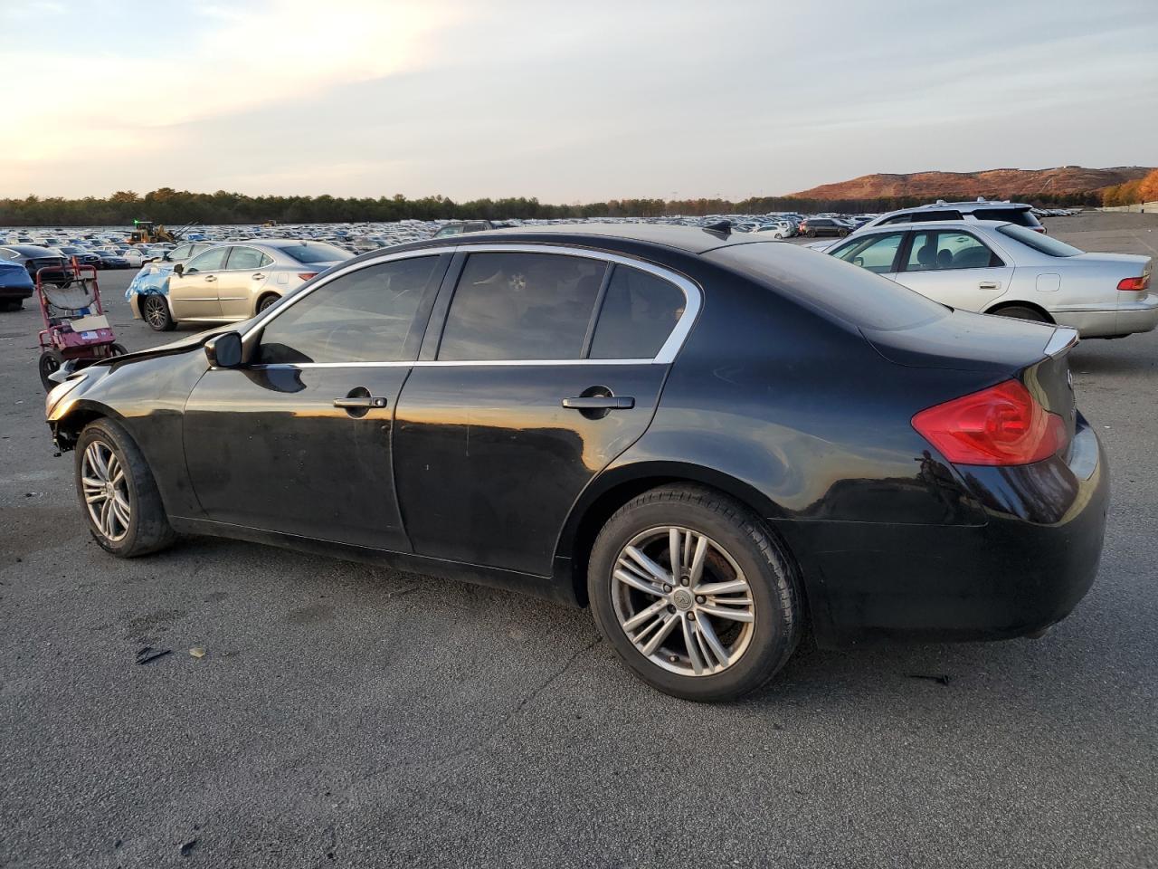 2011 INFINITI G37 - Image 2