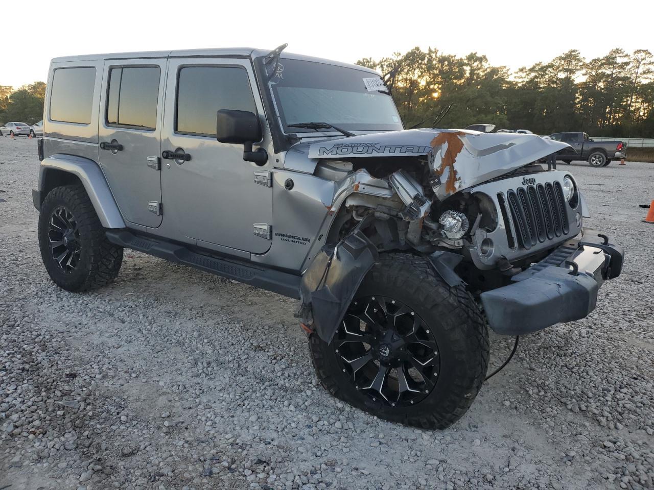 2017 JEEP WRANGLER U - Image 4