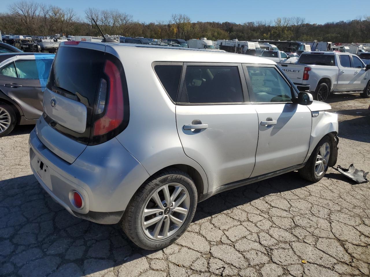 2017 KIA SOUL + - Image 3