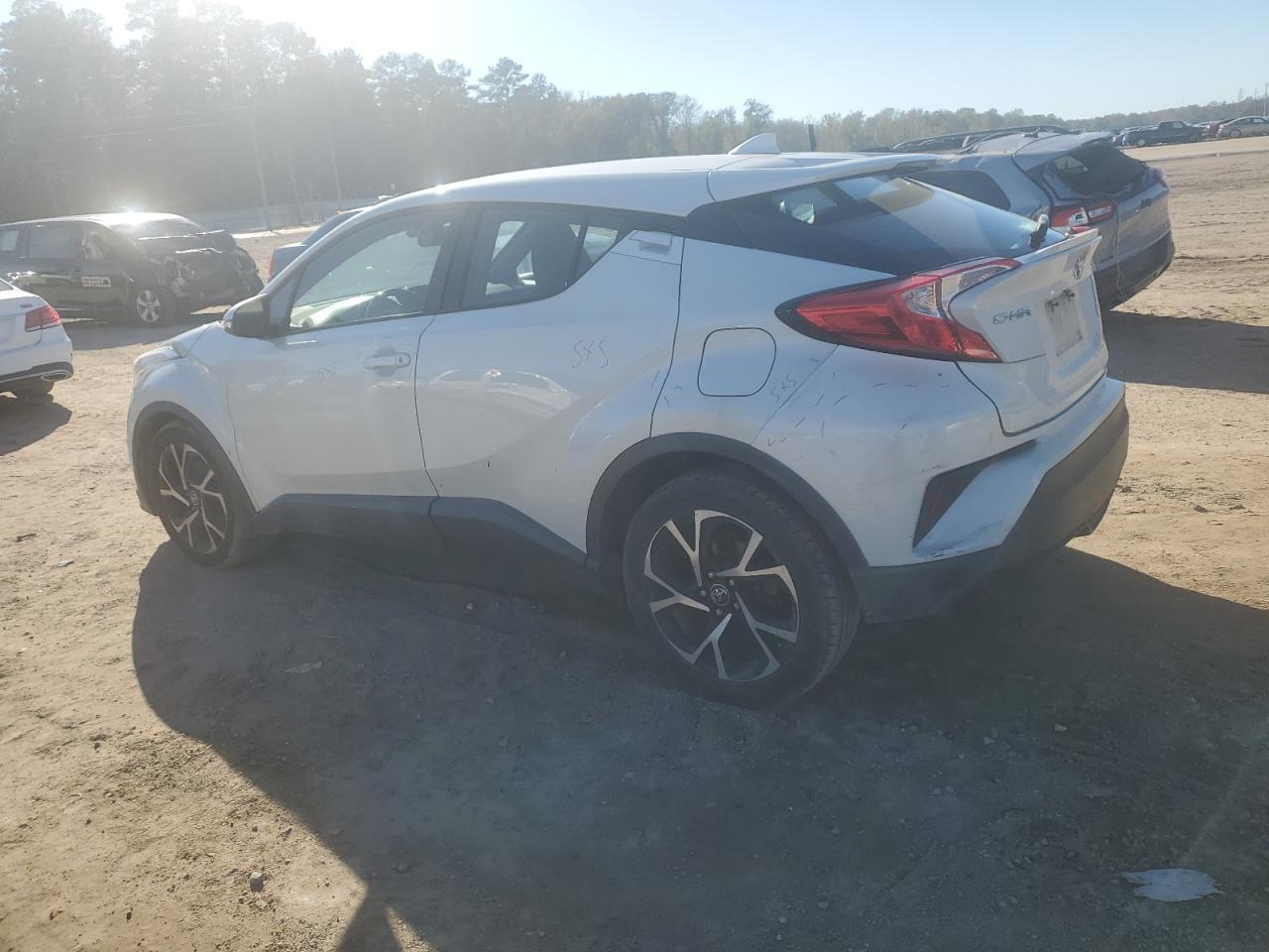 2018 TOYOTA C-HR XLE - Фото 2