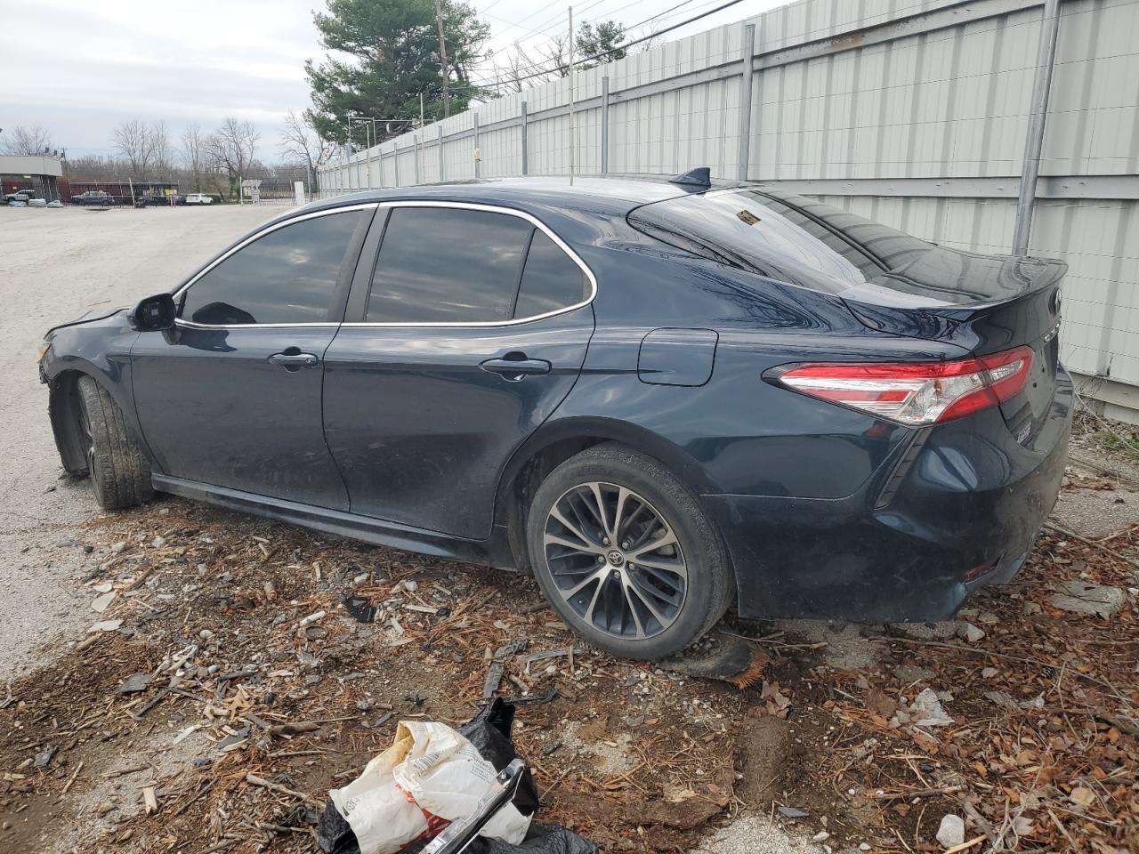 2020 TOYOTA CAMRY SE - Фото 2