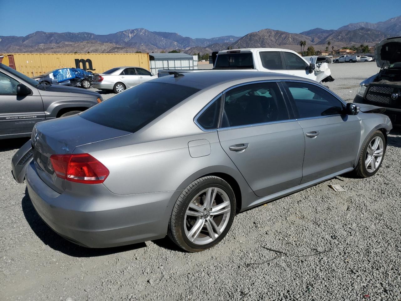 2014 VOLKSWAGEN PASSAT SE - Фото 3