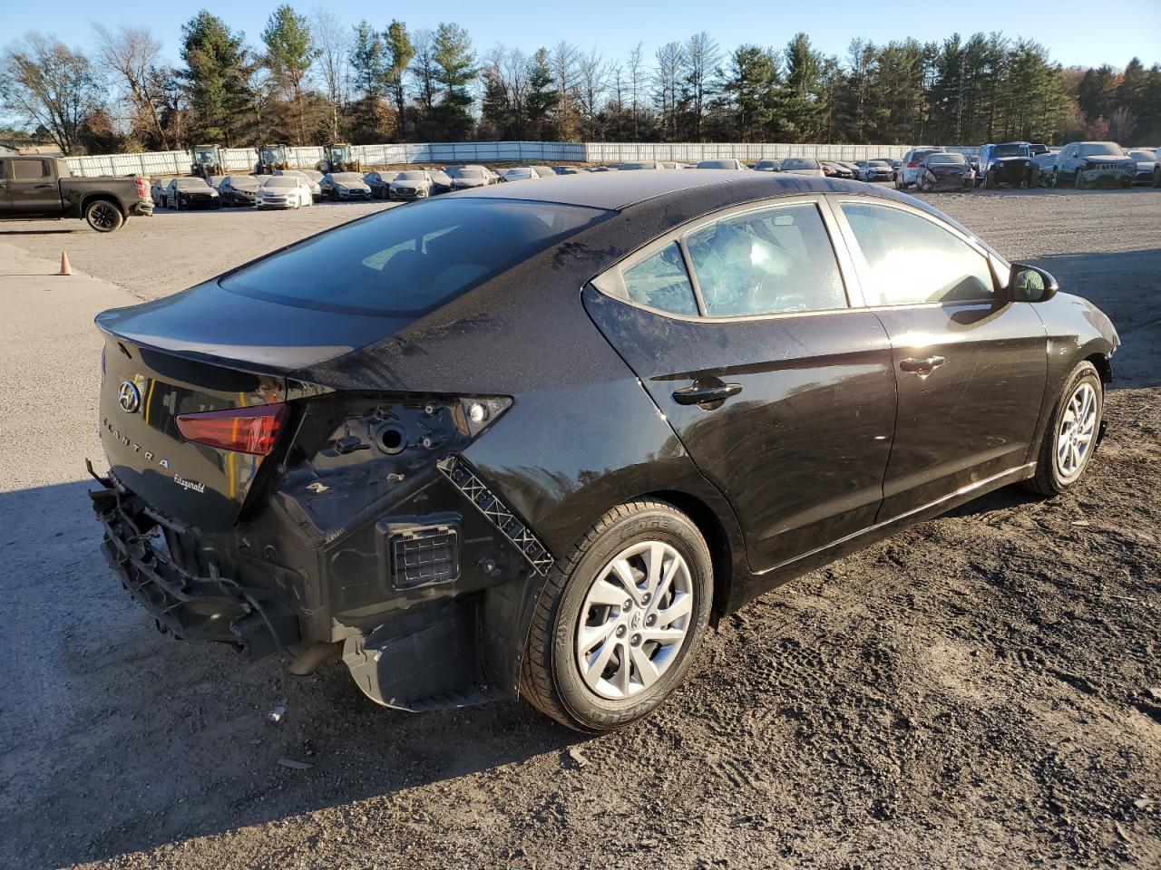 2019 HYUNDAI ELANTRA SE - Фото 3