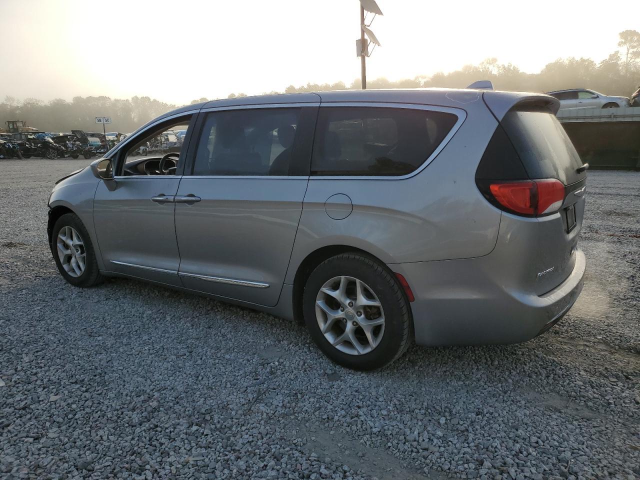 2017 CHRYSLER PACIFICA T - Image 2