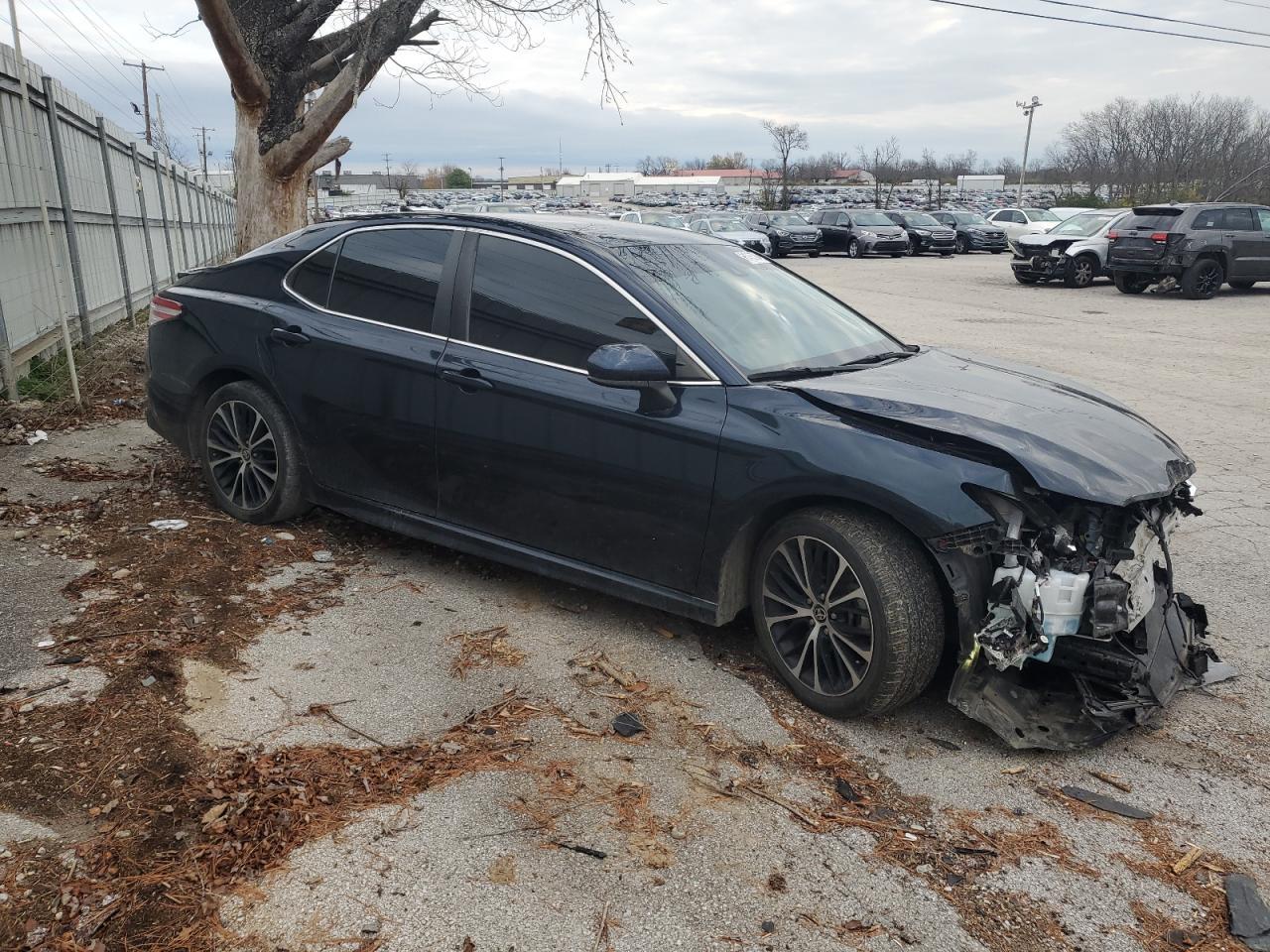 2020 TOYOTA CAMRY SE - Фото 4
