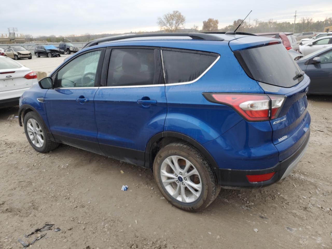 2017 FORD ESCAPE SE - Image 2