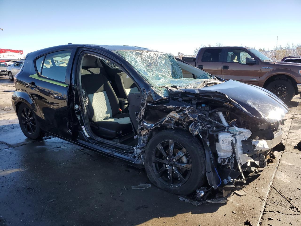 2016 TOYOTA PRIUS C - Image 4