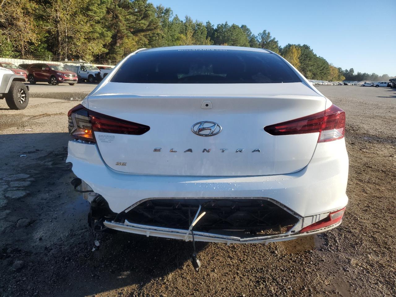 2019 HYUNDAI ELANTRA SE - Image 6
