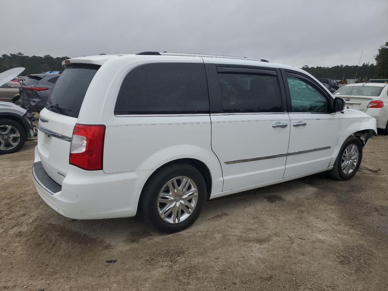 2014 CHRYSLER TOWN & COU - Фото 3