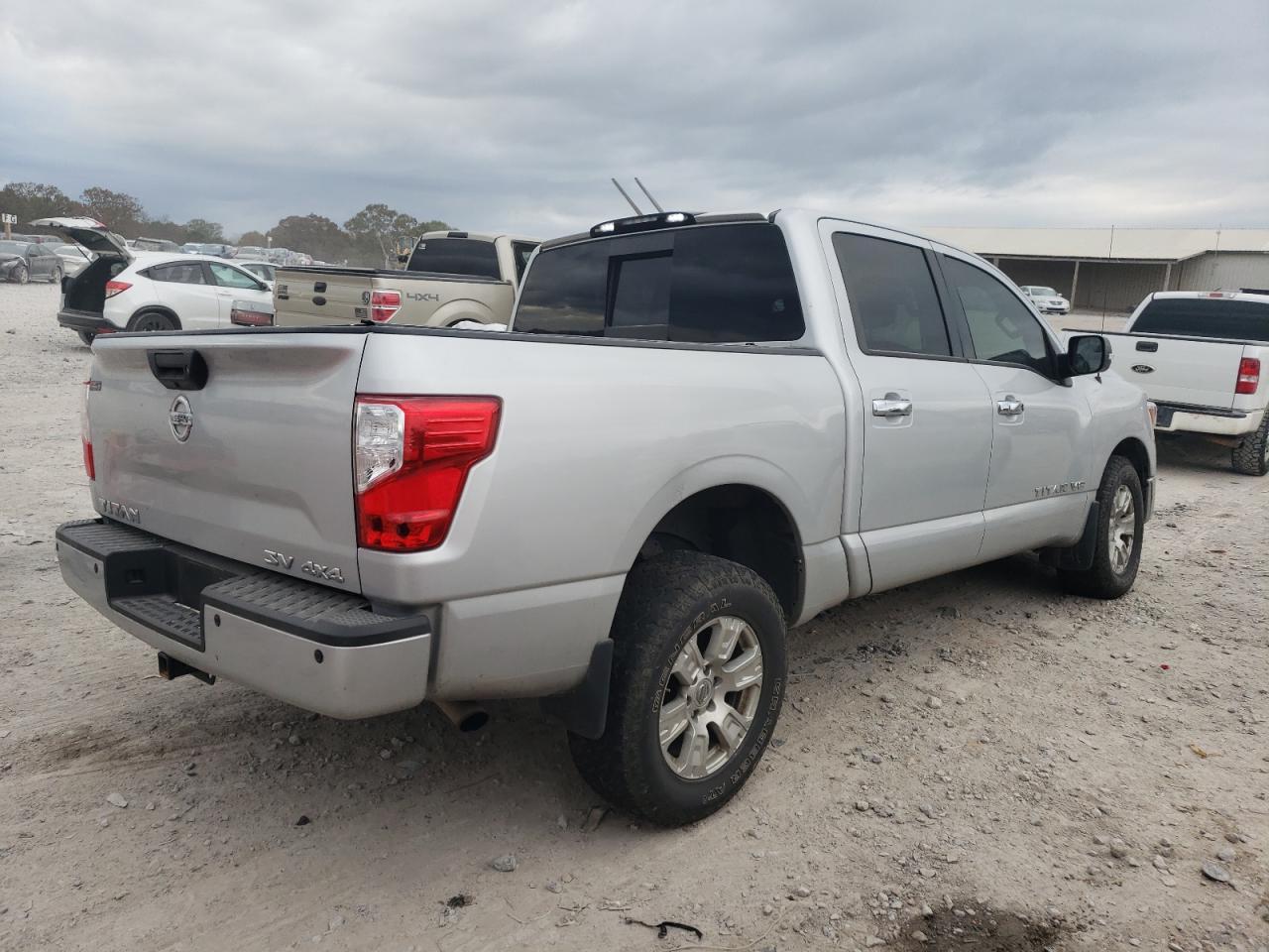 2018 NISSAN TITAN SV - Фото 3