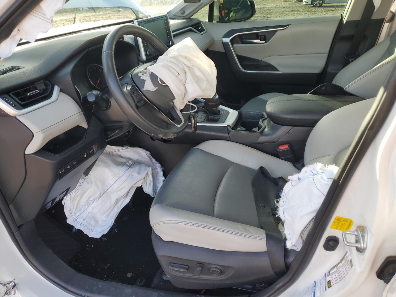 2020 TOYOTA RAV4 XLE P - Image 7