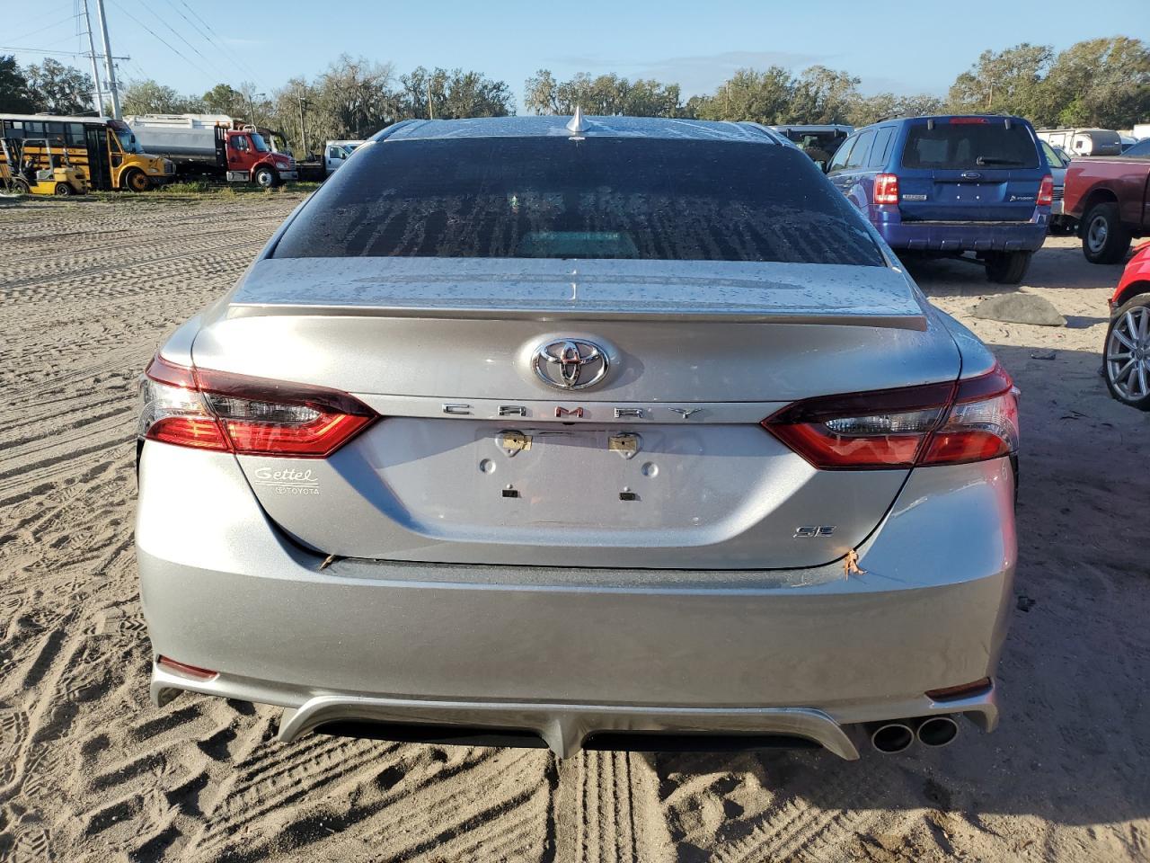 2021 TOYOTA CAMRY SE - Фото 6