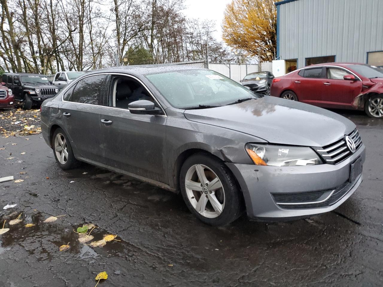2013 VOLKSWAGEN PASSAT SE - Image 4