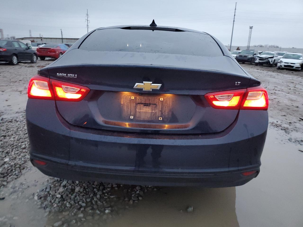 2017 CHEVROLET MALIBU LT - Image 6