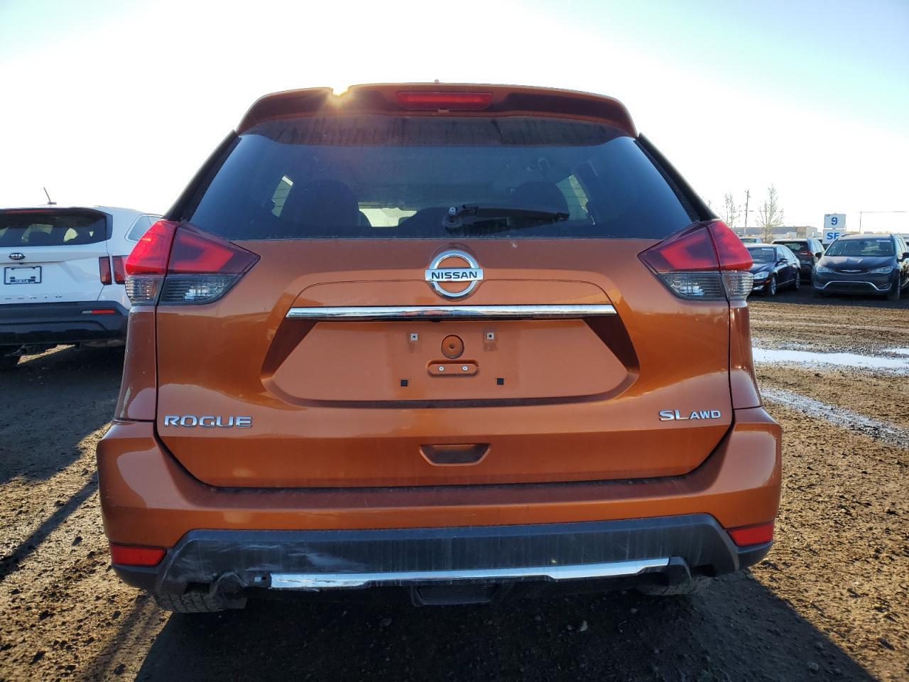 2017 NISSAN ROGUE SV - Image 6