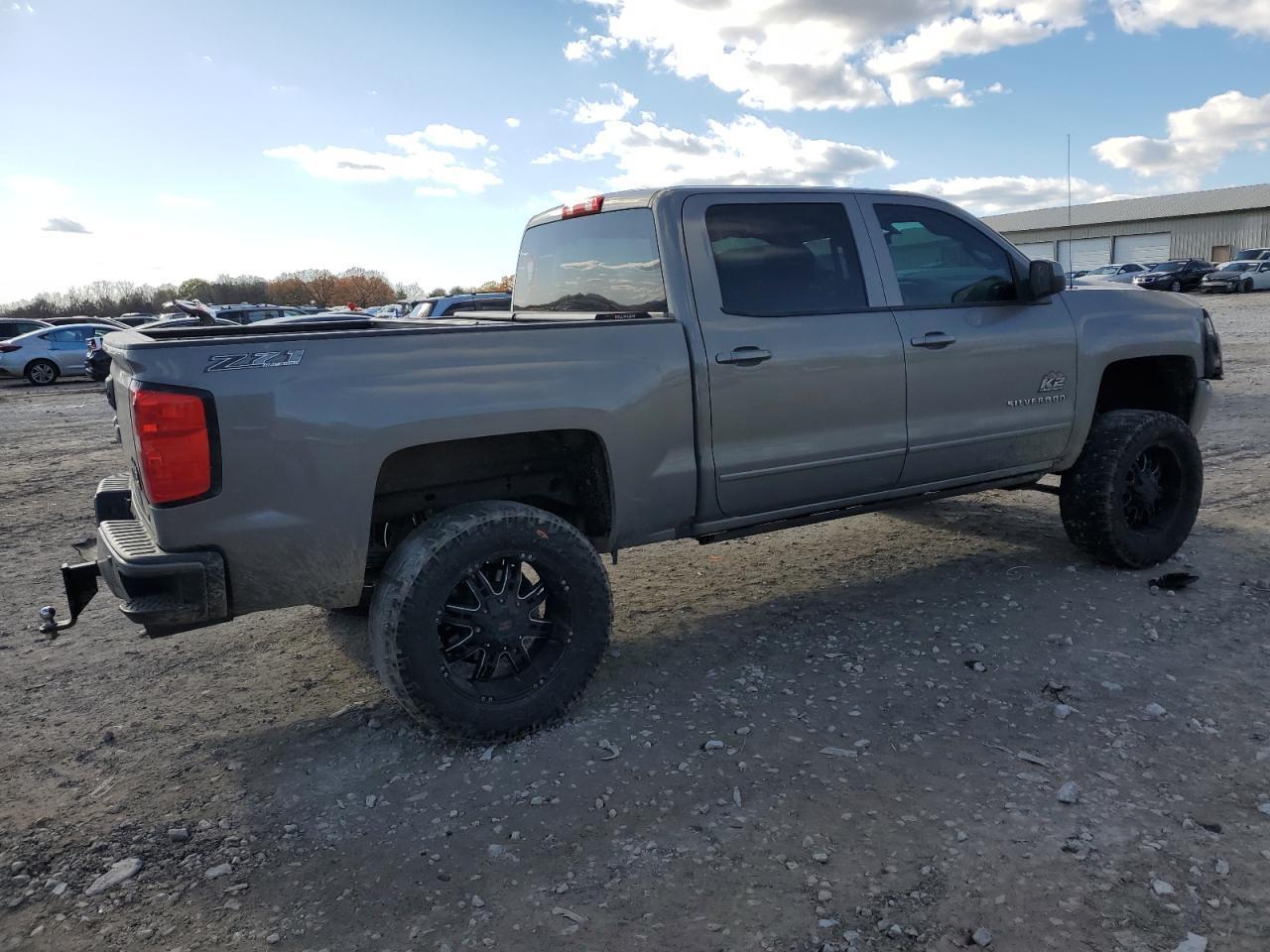 2017 CHEVROLET SILVERADO - Image 3