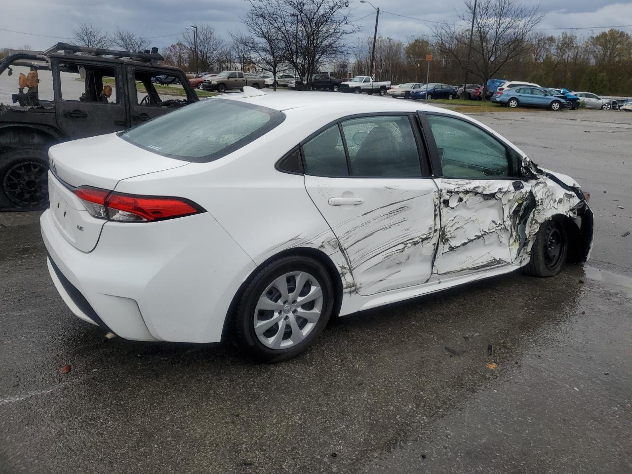 2021 TOYOTA COROLLA LE - Фото 3